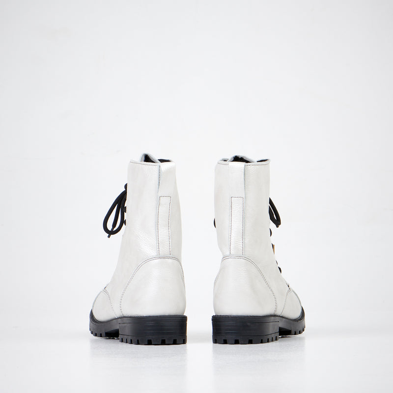 Reinforced steel toe cap