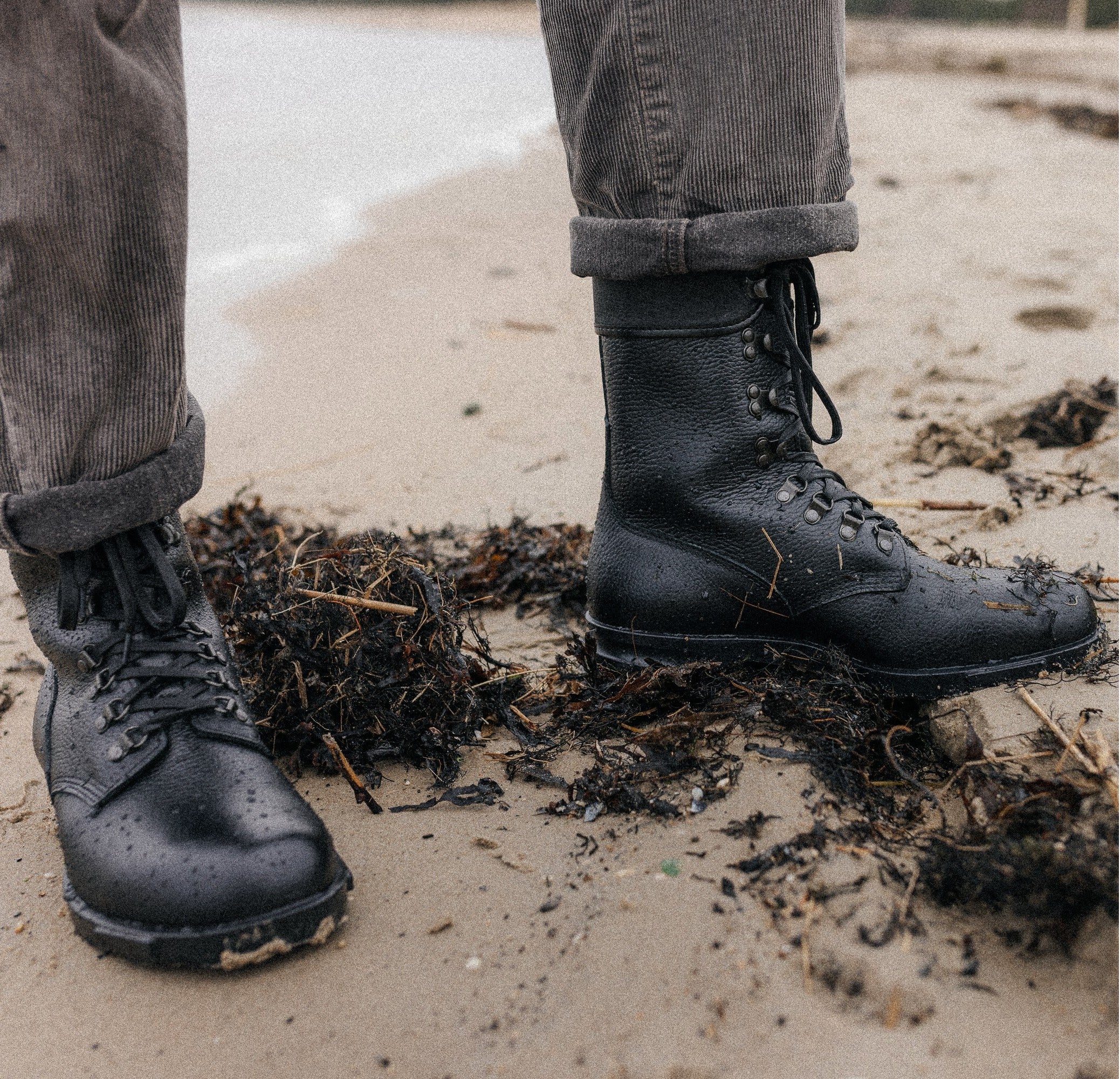 Black Samelin combat boot on sand