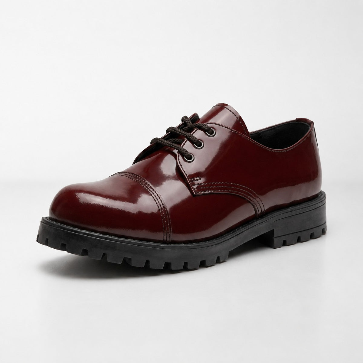 Samelin Widgets Chukka Boot bordeaux, Lackleder – Ansicht schräg von vorne