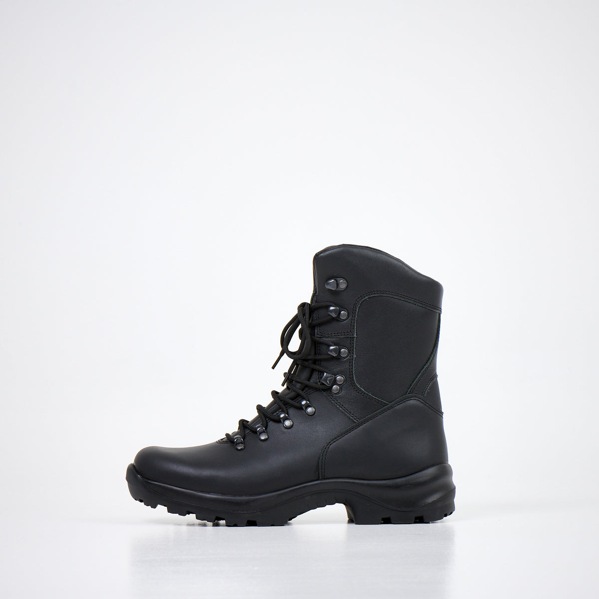 Samelin 739 Latvian combat boot black, leather – front three-quarter view